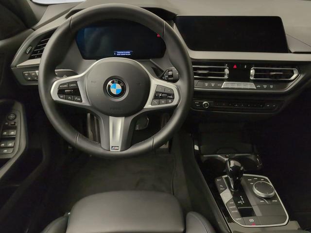 BMW Serie 1 118i color Blanco. Año 2024. 103KW(140CV). Gasolina. En concesionario Automotor Premium Marbella - Málaga de Málaga
