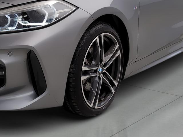 BMW Serie 1 118i color Gris. Año 2024. 103KW(140CV). Gasolina. En concesionario Automotor Premium Viso - Málaga de Málaga