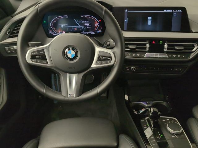 BMW Serie 1 118i color Gris. Año 2024. 103KW(140CV). Gasolina. En concesionario Automotor Premium Viso - Málaga de Málaga