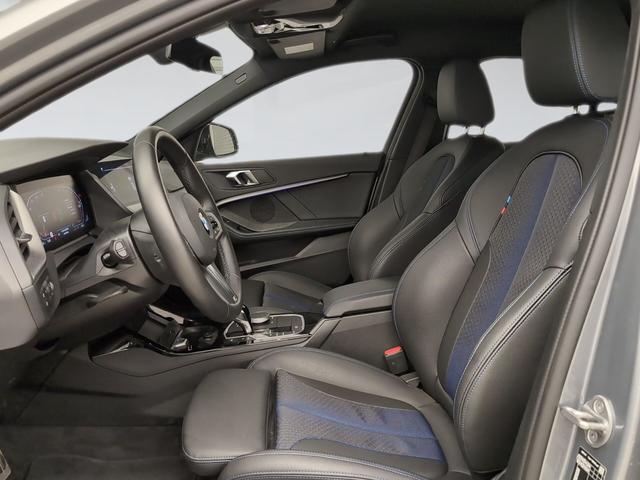 BMW Serie 1 118i color Gris. Año 2024. 103KW(140CV). Gasolina. En concesionario Automotor Premium Viso - Málaga de Málaga