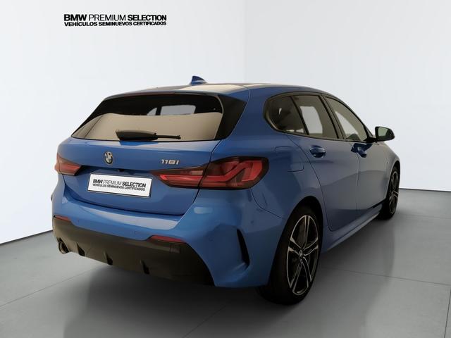 BMW Serie 1 118i color Azul. Año 2024. 103KW(140CV). Gasolina. En concesionario Automotor Premium Velázquez - Málaga de Málaga