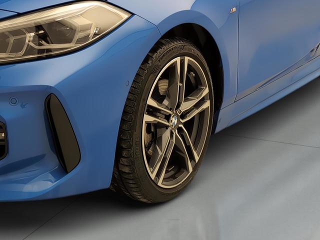 BMW Serie 1 118i color Azul. Año 2024. 103KW(140CV). Gasolina. En concesionario Automotor Premium Velázquez - Málaga de Málaga