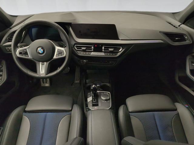 BMW Serie 1 118i color Azul. Año 2024. 103KW(140CV). Gasolina. En concesionario Automotor Premium Velázquez - Málaga de Málaga