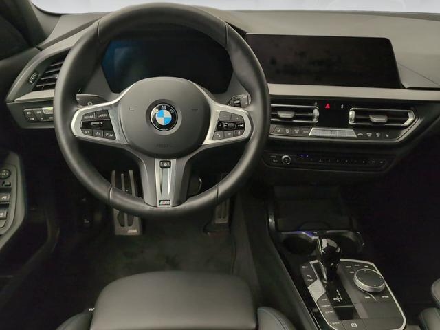 BMW Serie 1 118i color Azul. Año 2024. 103KW(140CV). Gasolina. En concesionario Automotor Premium Velázquez - Málaga de Málaga
