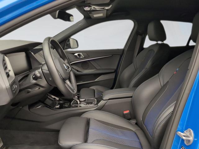 BMW Serie 1 118i color Azul. Año 2024. 103KW(140CV). Gasolina. En concesionario Automotor Premium Velázquez - Málaga de Málaga