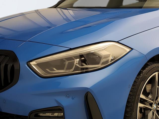 BMW Serie 1 118i color Azul. Año 2024. 103KW(140CV). Gasolina. En concesionario Automotor Premium Velázquez - Málaga de Málaga