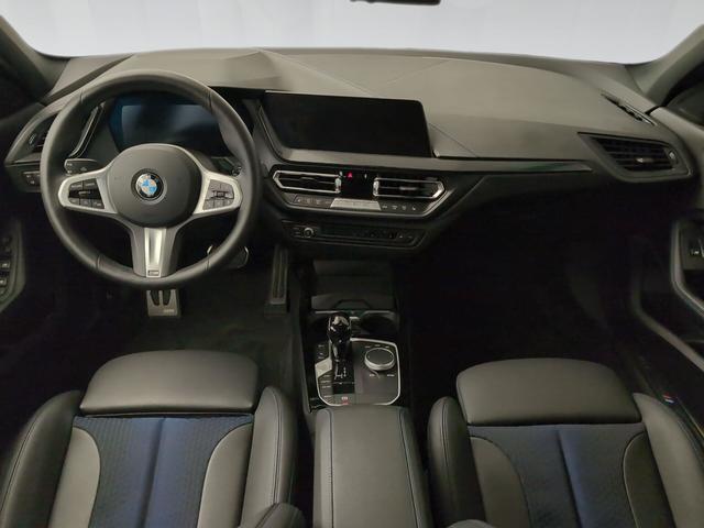 BMW Serie 1 118i color Blanco. Año 2024. 103KW(140CV). Gasolina. En concesionario Automotor Premium Velázquez - Málaga de Málaga