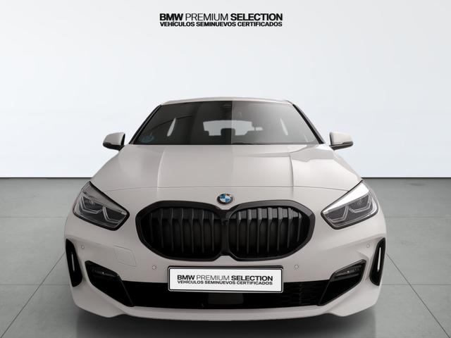 BMW Serie 1 118i color Blanco. Año 2024. 103KW(140CV). Gasolina. En concesionario Automotor Premium Fuengirola - Málaga de Málaga