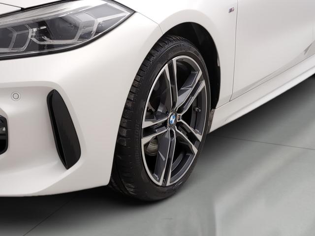 BMW Serie 1 118i color Blanco. Año 2024. 103KW(140CV). Gasolina. En concesionario Automotor Premium Fuengirola - Málaga de Málaga
