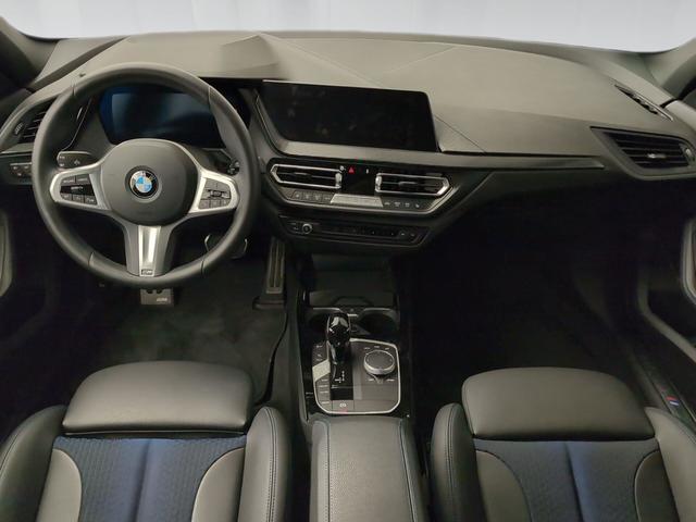 BMW Serie 1 118i color Blanco. Año 2024. 103KW(140CV). Gasolina. En concesionario Automotor Premium Fuengirola - Málaga de Málaga