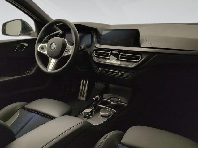 BMW Serie 1 118i color Blanco. Año 2024. 103KW(140CV). Gasolina. En concesionario Automotor Premium Fuengirola - Málaga de Málaga