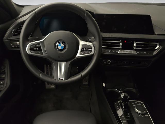 BMW Serie 1 118i color Blanco. Año 2024. 103KW(140CV). Gasolina. En concesionario Automotor Premium Fuengirola - Málaga de Málaga