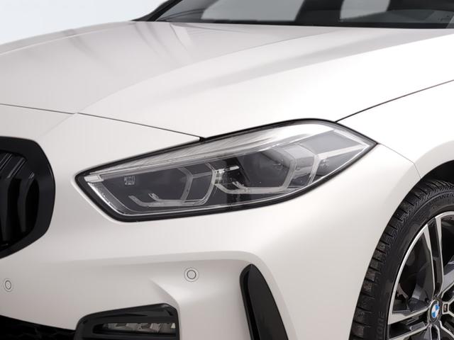 BMW Serie 1 118i color Blanco. Año 2024. 103KW(140CV). Gasolina. En concesionario Automotor Premium Fuengirola - Málaga de Málaga