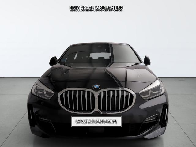 BMW Serie 1 118i color Negro. Año 2024. 103KW(140CV). Gasolina. En concesionario Automotor Premium Velázquez - Málaga de Málaga
