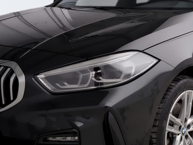 BMW Serie 1 118i color Negro. Año 2024. 103KW(140CV). Gasolina. En concesionario Automotor Premium Velázquez - Málaga de Málaga