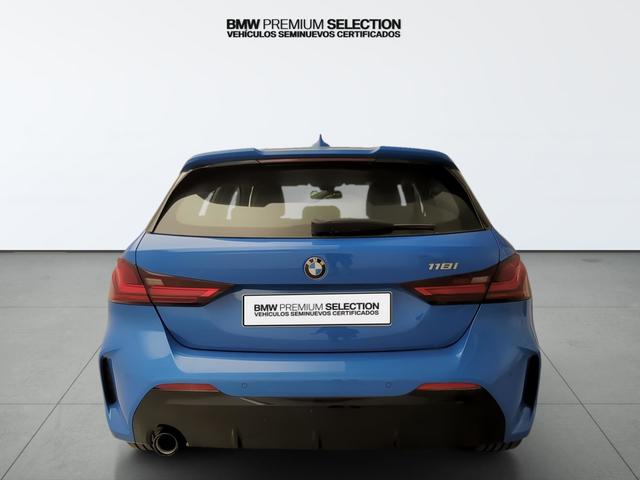 BMW Serie 1 118i color Azul. Año 2024. 103KW(140CV). Gasolina. En concesionario Automotor Premium Viso - Málaga de Málaga
