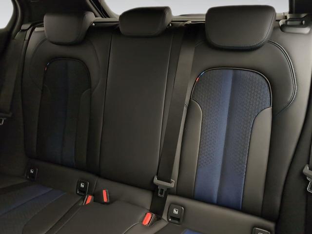 BMW Serie 1 118i color Azul. Año 2024. 103KW(140CV). Gasolina. En concesionario Automotor Premium Viso - Málaga de Málaga