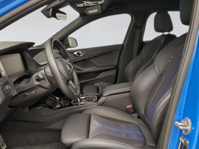 BMW Serie 1 118i color Azul. Año 2024. 103KW(140CV). Gasolina. En concesionario Automotor Premium Viso - Málaga de Málaga