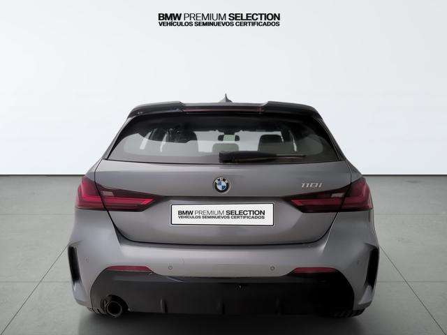 BMW Serie 1 118i color Gris. Año 2024. 103KW(140CV). Gasolina. En concesionario Automotor Premium Velázquez - Málaga de Málaga