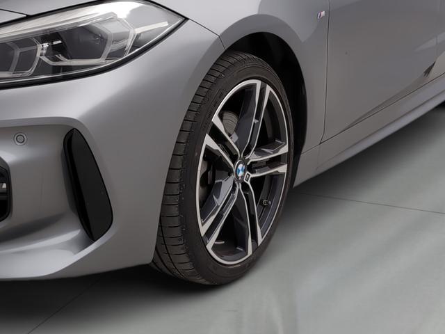 BMW Serie 1 118i color Gris. Año 2024. 103KW(140CV). Gasolina. En concesionario Automotor Premium Velázquez - Málaga de Málaga