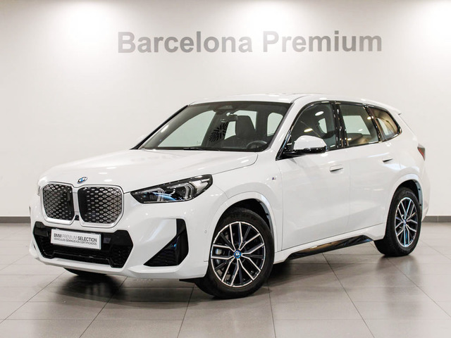 BMW iX1 eDrive20 color Blanco. Año 2024. 150KW(204CV). Eléctrico. En concesionario Barcelona Premium -- GRAN VIA de Barcelona
