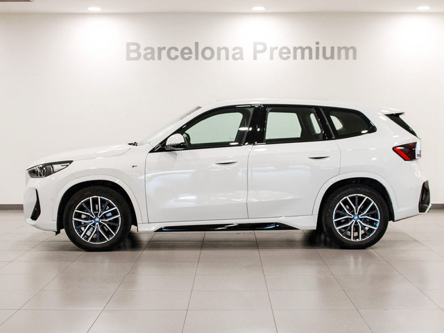 BMW iX1 eDrive20 color Blanco. Año 2024. 150KW(204CV). Eléctrico. En concesionario Barcelona Premium -- GRAN VIA de Barcelona