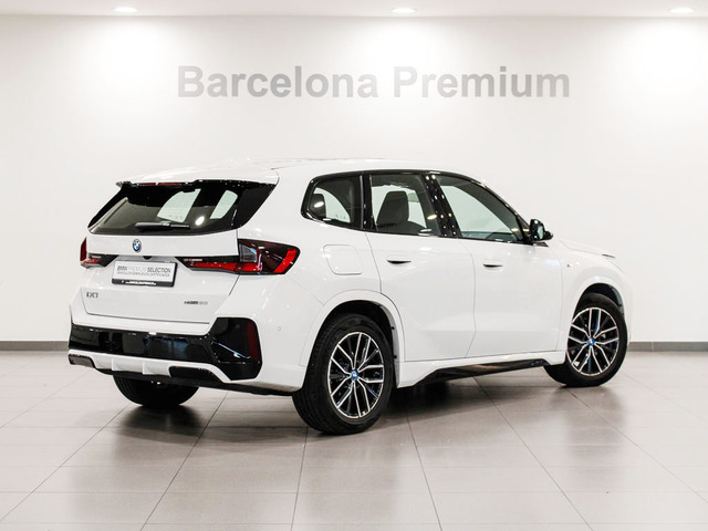 BMW iX1 eDrive20 color Blanco. Año 2024. 150KW(204CV). Eléctrico. En concesionario Barcelona Premium -- GRAN VIA de Barcelona