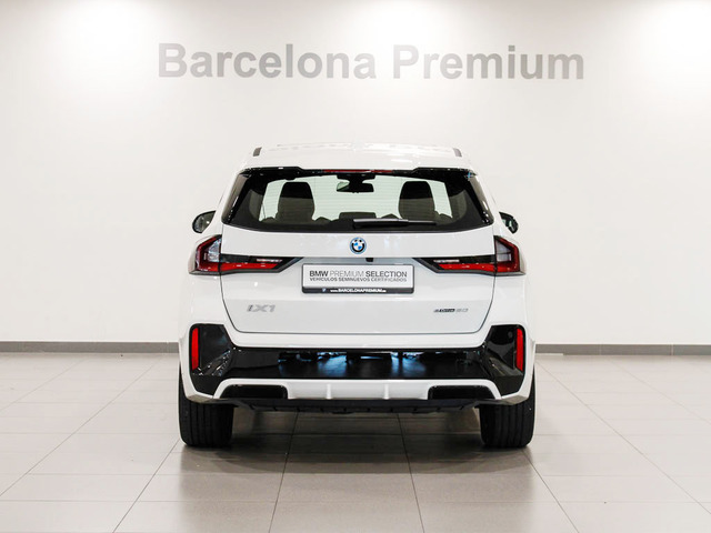 BMW iX1 eDrive20 color Blanco. Año 2024. 150KW(204CV). Eléctrico. En concesionario Barcelona Premium -- GRAN VIA de Barcelona