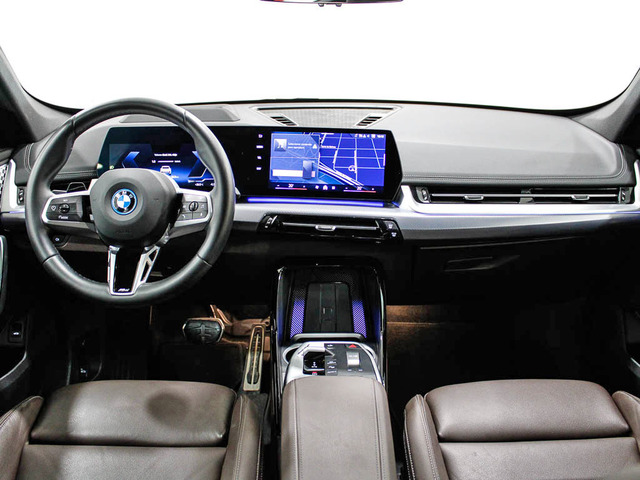 BMW iX1 eDrive20 color Blanco. Año 2024. 150KW(204CV). Eléctrico. En concesionario Barcelona Premium -- GRAN VIA de Barcelona