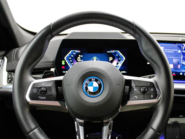 BMW iX1 eDrive20 color Blanco. Año 2024. 150KW(204CV). Eléctrico. En concesionario Barcelona Premium -- GRAN VIA de Barcelona