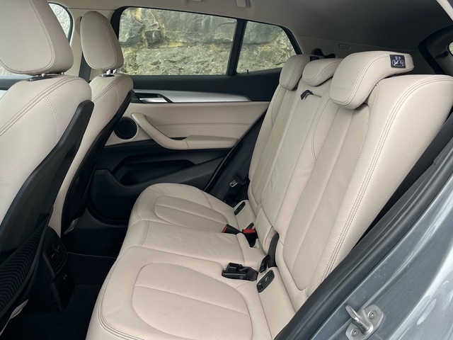 BMW X2 sDrive18i color Gris. Año 2022. 103KW(140CV). Gasolina. En concesionario Grünblau Motor (Bmw y Mini) de Cantabria