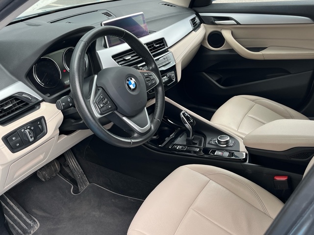 BMW X2 sDrive18i color Gris. Año 2022. 103KW(140CV). Gasolina. En concesionario Grünblau Motor (Bmw y Mini) de Cantabria