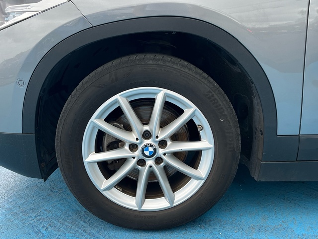BMW X2 sDrive18i color Gris. Año 2022. 103KW(140CV). Gasolina. En concesionario Grünblau Motor (Bmw y Mini) de Cantabria