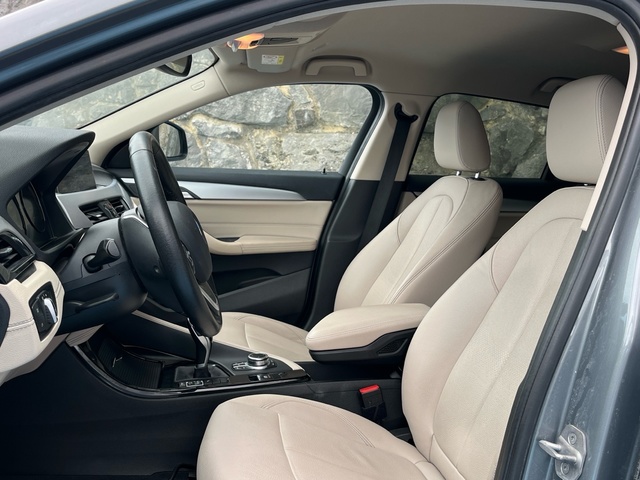 BMW X2 sDrive18i color Gris. Año 2022. 103KW(140CV). Gasolina. En concesionario Grünblau Motor (Bmw y Mini) de Cantabria