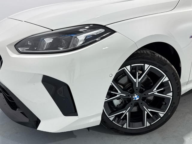 BMW Serie 1 120d color Blanco. Año 2025. 120KW(163CV). Híbrido Electro/Diesel. En concesionario Auto Premier, S.A. - MADRID de Madrid