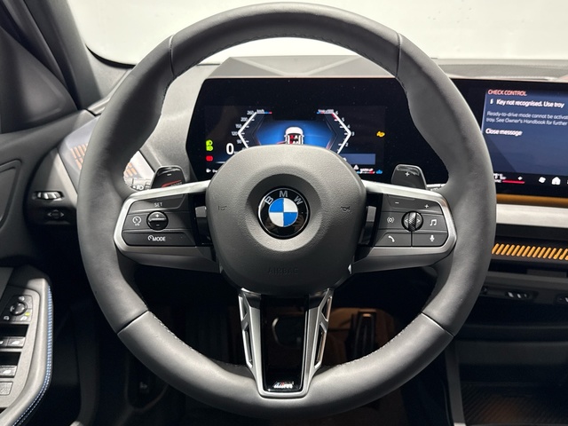 BMW Serie 1 120d color Blanco. Año 2025. 120KW(163CV). Híbrido Electro/Diesel. En concesionario Auto Premier, S.A. - MADRID de Madrid
