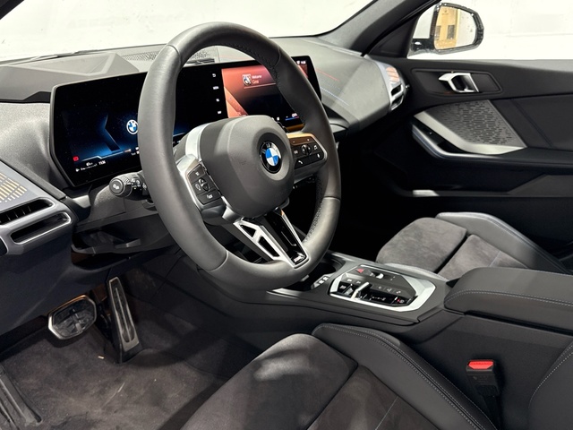BMW Serie 1 120d color Blanco. Año 2025. 120KW(163CV). Híbrido Electro/Diesel. En concesionario Auto Premier, S.A. - MADRID de Madrid
