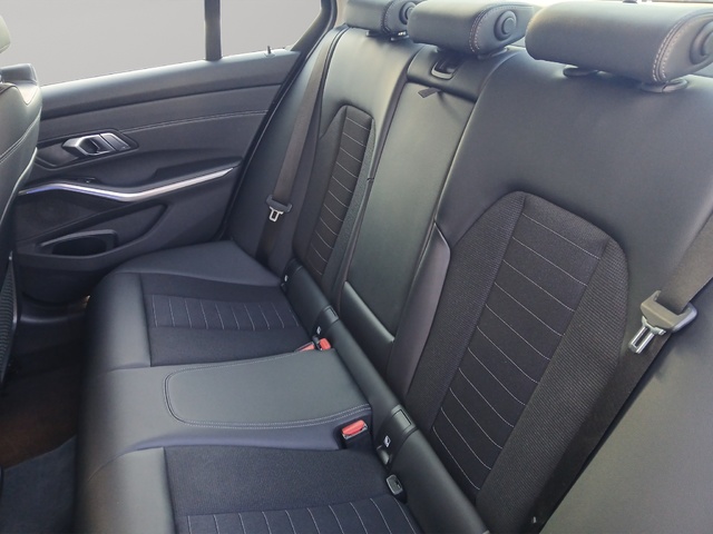 BMW Serie 3 318d color Negro. Año 2019. 110KW(150CV). Diésel. En concesionario GANDIA Automoviles Fersan, S.A. de Valencia