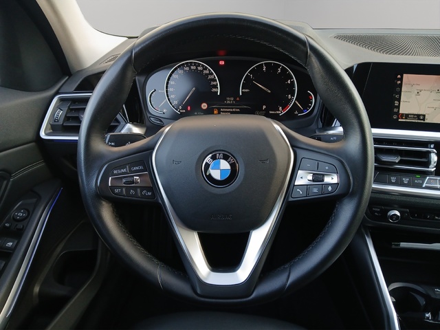 BMW Serie 3 318d color Negro. Año 2019. 110KW(150CV). Diésel. En concesionario GANDIA Automoviles Fersan, S.A. de Valencia