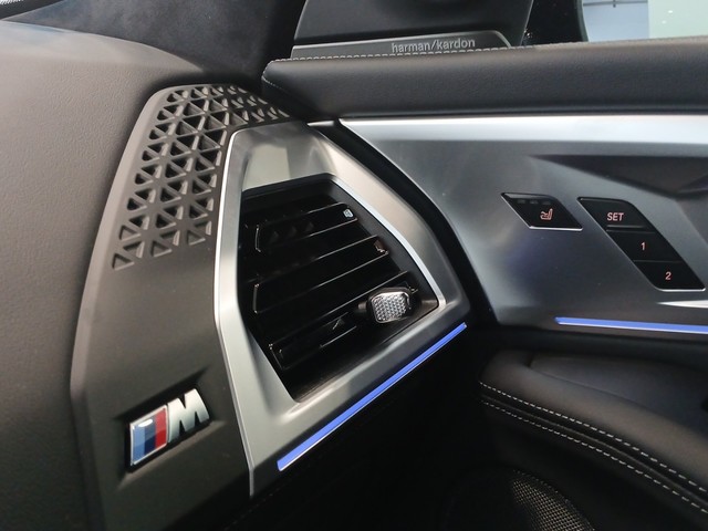 BMW XM XM 480 color Azul. Año 2025. 480KW(653CV). Gasolina. En concesionario Enekuri Motor de Vizcaya