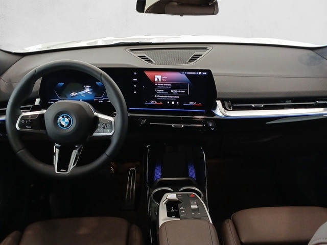 BMW iX2 eDrive20 color Blanco. Año 2025. 150KW(204CV). Eléctrico. En concesionario Enekuri Motor de Vizcaya