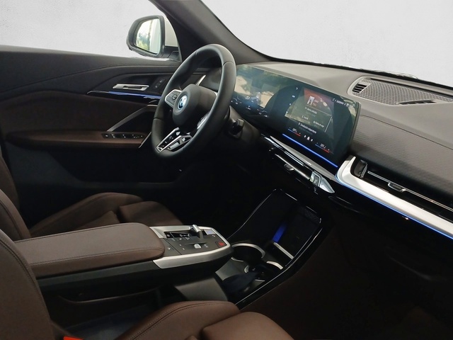 BMW iX2 eDrive20 color Blanco. Año 2025. 150KW(204CV). Eléctrico. En concesionario Enekuri Motor de Vizcaya