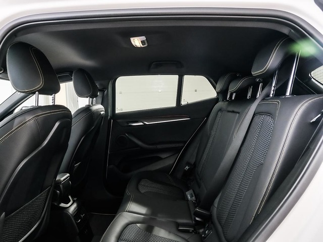 BMW X2 sDrive18d color Blanco. Año 2023. 110KW(150CV). Diésel. En concesionario Oliva Motor Tarragona de Tarragona