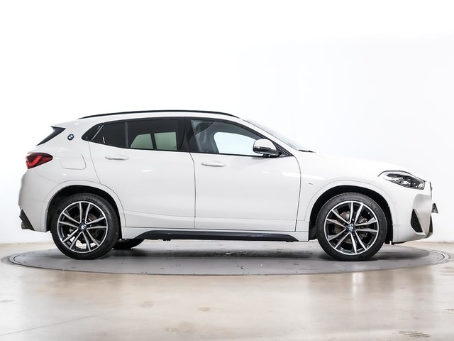 BMW X2 sDrive18d color Blanco. Año 2023. 110KW(150CV). Diésel. En concesionario Oliva Motor Tarragona de Tarragona