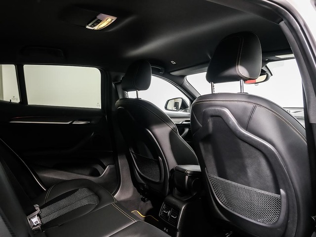 BMW X2 sDrive18d color Blanco. Año 2023. 110KW(150CV). Diésel. En concesionario Oliva Motor Tarragona de Tarragona