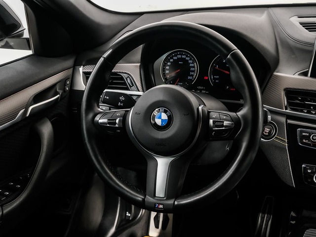 BMW X2 sDrive18d color Blanco. Año 2023. 110KW(150CV). Diésel. En concesionario Oliva Motor Tarragona de Tarragona