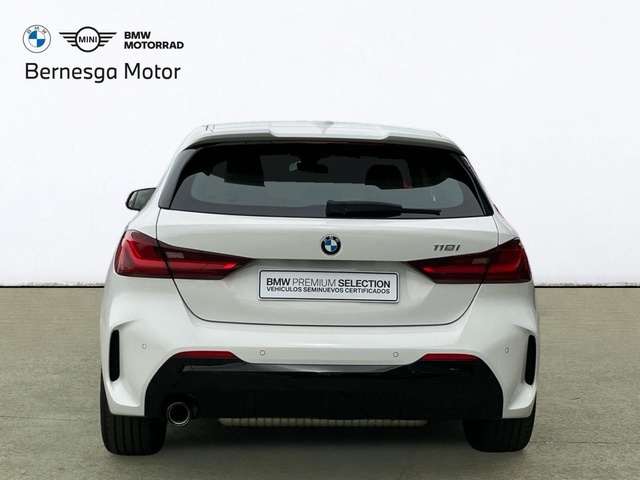 BMW Serie 1 118i color Blanco. Año 2024. 103KW(140CV). Gasolina. En concesionario Bernesga Motor León (Bmw y Mini) de León