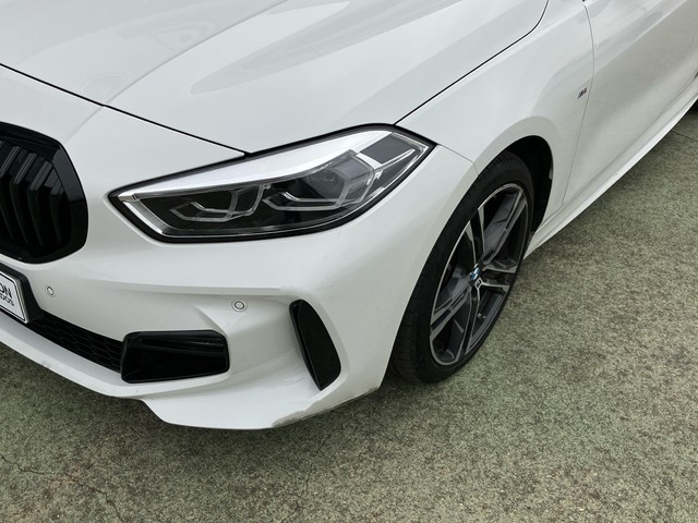 BMW Serie 1 118i color Blanco. Año 2024. 103KW(140CV). Gasolina. En concesionario Bernesga Motor León (Bmw y Mini) de León