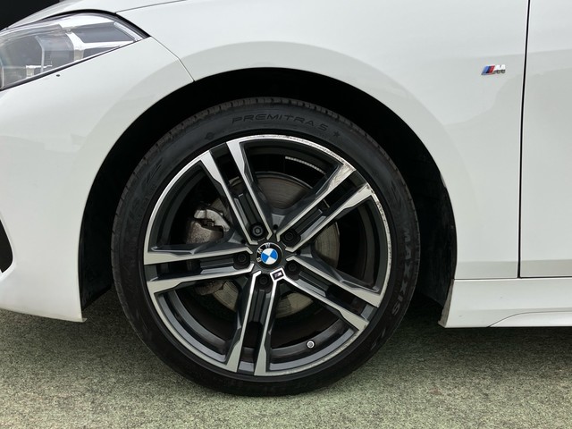 BMW Serie 1 118i color Blanco. Año 2024. 103KW(140CV). Gasolina. En concesionario Bernesga Motor León (Bmw y Mini) de León