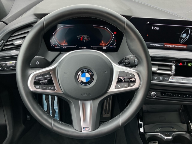 BMW Serie 1 118i color Blanco. Año 2024. 103KW(140CV). Gasolina. En concesionario Bernesga Motor León (Bmw y Mini) de León